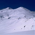 Najwyższy szczyt Europy - Elbrus, w całej okazałości (z lewej wierzchołek zachodni, wyższy)